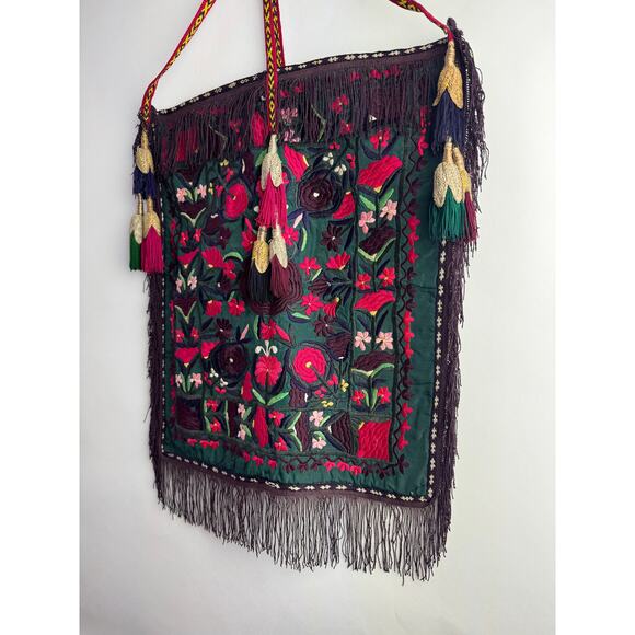 Silk Suzani Hand Embroidered Tapestry Uzbek Tribal Wall Hanging 20th Century - Picture 13 of 15